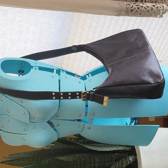 Etienne Aigner EUC women's black 100% cowhide leather medium shoulder bag - Picture 2 of 11